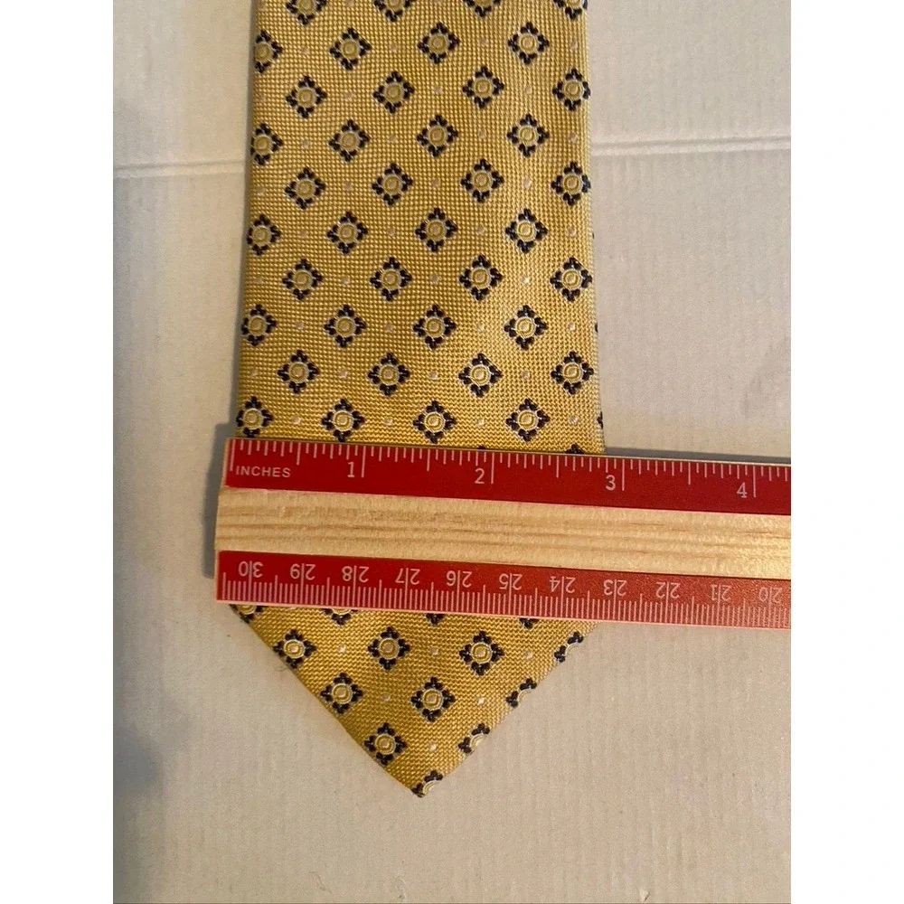 Jos. A. Bank Heritage Collection Gold Silk Geometric Medallion Necktie